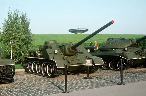 Right front view of a Soviet T-34/85 tank equipped with… — PICRYL