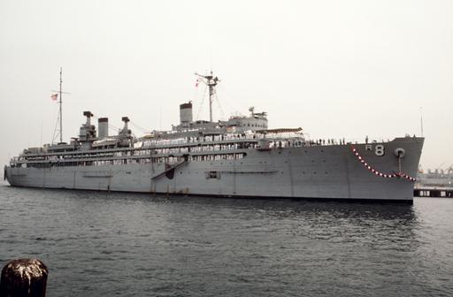 【20】米国海軍 USS Jason AR-8 工作艦ジェイソン プラーク The crew of the repair ship USS JASON (AR-8) mans the… — NARA and