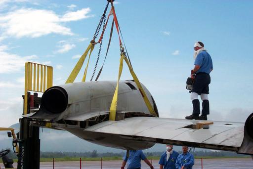 Members of the Lockheed Martin Aeronautics Company… — NARA and DVIDS ...