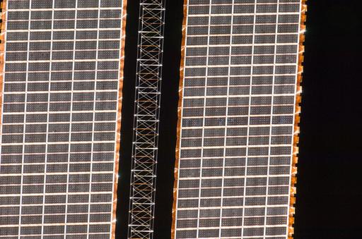 S135E011401 - STS-135 - Flyaround View of the P4 4A Solar Array Wing ...