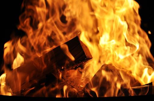 A close up of a fire with flames in the background. Fire… — PICRYL ...