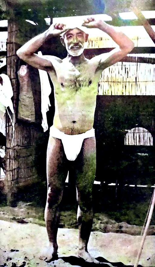 褌一丁姿の乃木希典. 1900s Japan, public domain image. — PICRYL