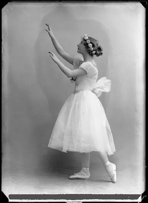 Danseuse à la Barre' by Edgar Degas, c. 1885 — PICRYL - Public