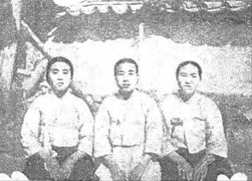 Jaegaseung wives in the 1930s. 1930s Japan, public domain
