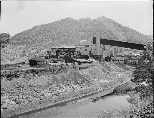 Tipple. New River Pocahontas Corporation, Cabels Mine,… — PICRYL