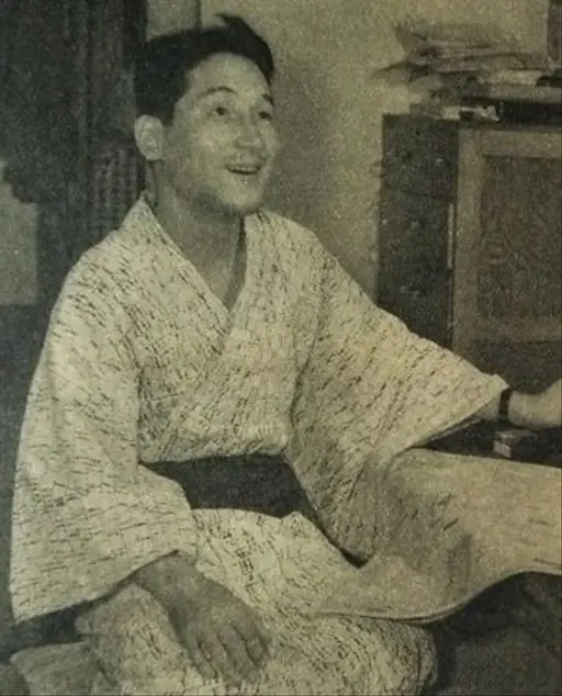 Fukuzawa Yukichi with the girl of the photo studio — PICRYL