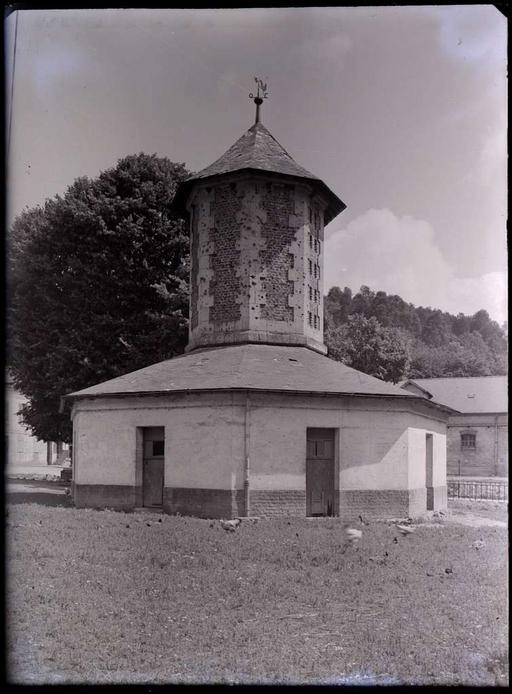Abbaye de Prémontré - colombier au rez-de-chaussé très… — PICRYL ...
