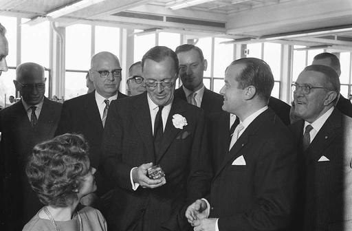 Zijne Koninklijke Hoogheid prins Bernhard bezoekt IBM - PICRYL - Public ...