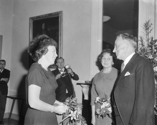 Hare Koninklijke Hoogheid Prinses Beatrix lezing bijgewoond van Z. E ...