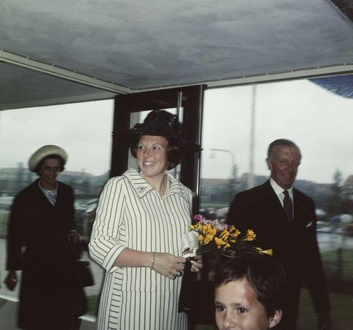 Hare Koninklijke Hoogheid Prinses Beatrix opent… — PICRYL - Public ...
