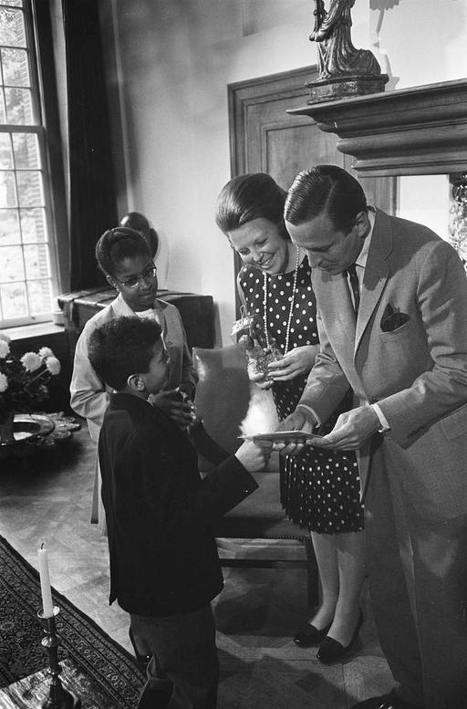 Hare Koninklijke Hoogheid Prinses Beatrix en Prins Claus ontvangen 2 ...