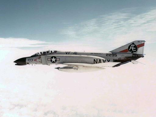 Modern Fighting Aircraft： F-4　Phantom II F-4B Phantom II of VF-41 in flight in 1973 — PICRYL - Public