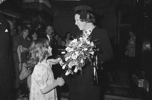 Prinses Beatrix en Prins Claus wonen de receptie bij ter gelegenheid ...