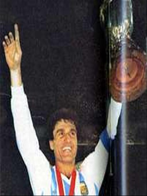 Ruggeri levanta copa america, Argentinian Football Trophy - PICRYL ...