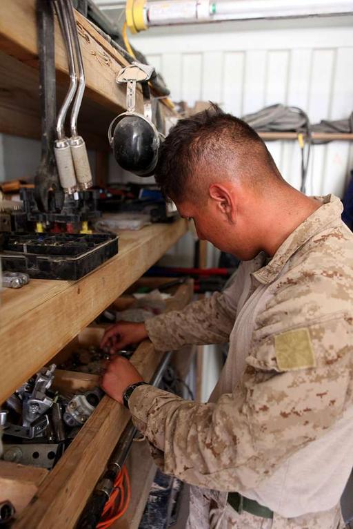 Lance Cpl. Герман Торрес Чанганаки, 21 год, первоначально, marine, security, patrol, afghanistan, military, weapon, soldier