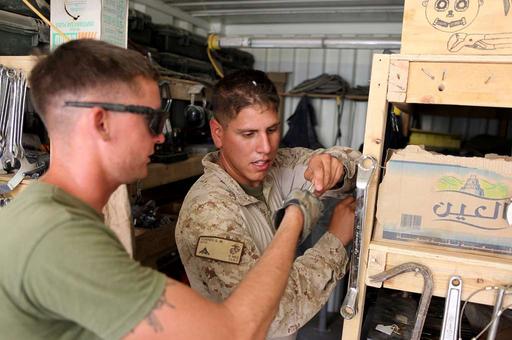 Lance Cpl. Герман Торрес Чанганаки, 21 год, первоначально, us marine, security, patrol, afghanistan, military, weapon, soldier