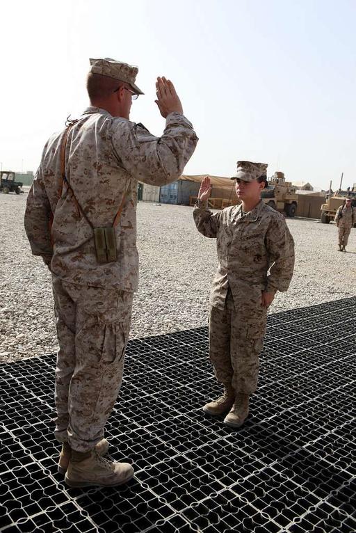 Kpl. Christiana M. Wolford, ursprünglich aus Ocala,, marine, military, rifle, desert, uniform, combat, weapon, soldier, female, ocala