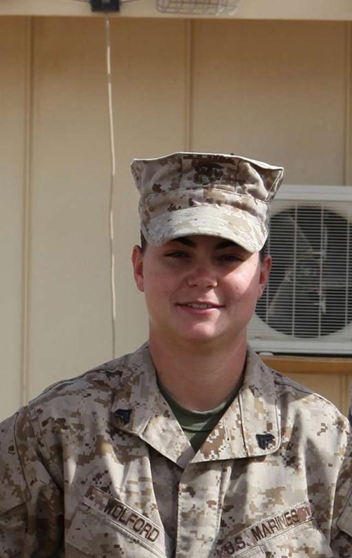 Cpl. Кристиана М. Уолфорд, родом из Окалы,, marine, military, rifle, desert, uniform, weapon, service member, female, combat, gear