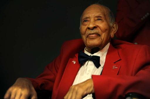Der ehemalige 1. Lt. Edward Gibson, ein original Tuskegee, edward gibson, tuskegee airman, p 51 mustang, world war ii, air force, pilot, military, portrait