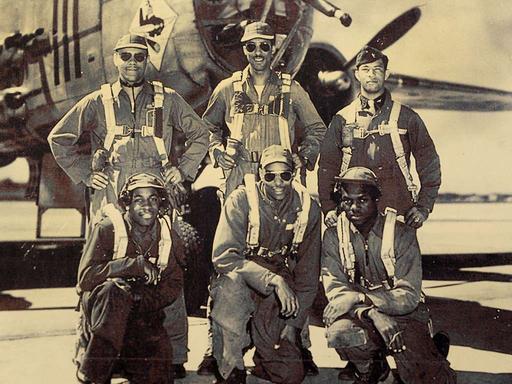 Der ehemalige 1. Lt. Edward Gibson, ein original Tuskegee, edward gibson, tuskegee airman, p 51 mustang, portrait, world war ii, military, air force, pilot