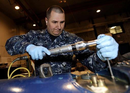 Minenarbeiter 2. Klasse Ryan Emery, ursprünglich aus Kingsville,, us navy, mineman, mine, military, kingsville