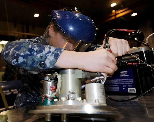 Bergmann Seaman Ashley Hoover, ursprünglich aus Mount, us navy, sailor, burial at sea, ceremony, military, ocean, ship, uniform