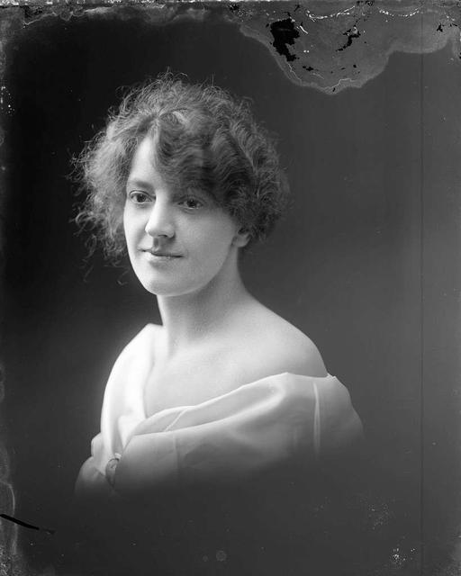 Original glass plate negative is from the J. C. Knowles Collection, PhC.182, State Archives of North Carolina. (8720640431), portrait, early 20th century, woman, vintage photo, bobbed hair