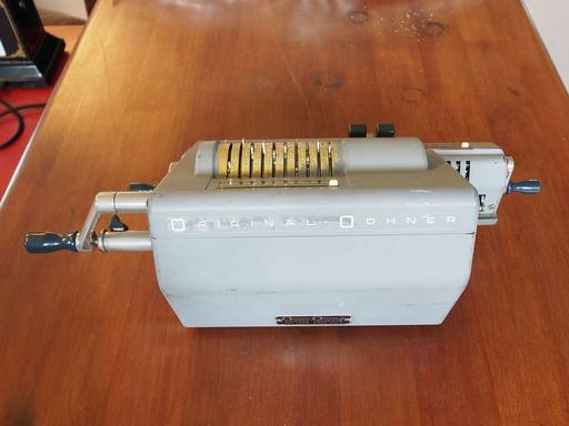 Mechanical calculator. Original Odhne, pic-004, mechanical calculator, odhner, calculator, gears, levers, vintage, antique, technology, mathematics, calculating machine