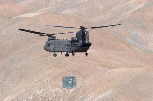 Ein Hubschrauber der US Army Task Force Falcon CH-47 Chinook - PICRYL ...