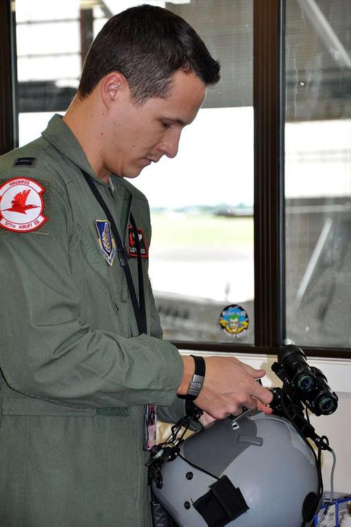 U.S. Air Force Capt. Caleb Rasmussen, C-17 Globemaster - NARA & DVIDS ...