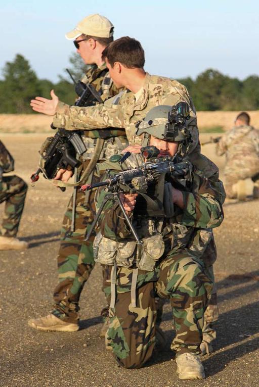 us army green beret dress uniform A U.S. Beret, center, with 5th Special Forces — NARA and DVIDS Public Domain Archives DINNER