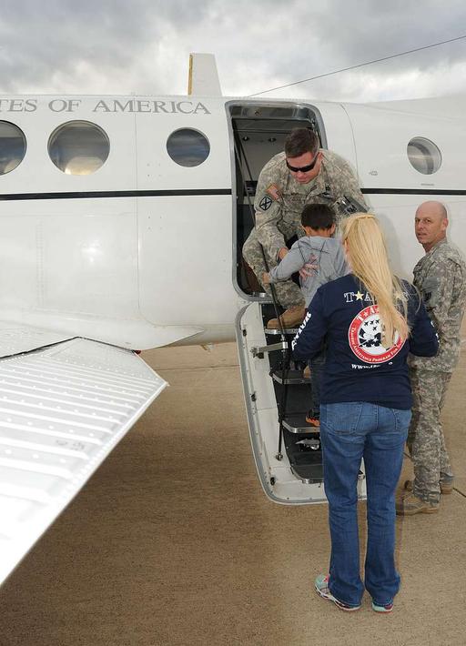 CWO2 Drew Welborn and CW03 Stephen Schlang, U.S. Army - PICRYL - Public ...