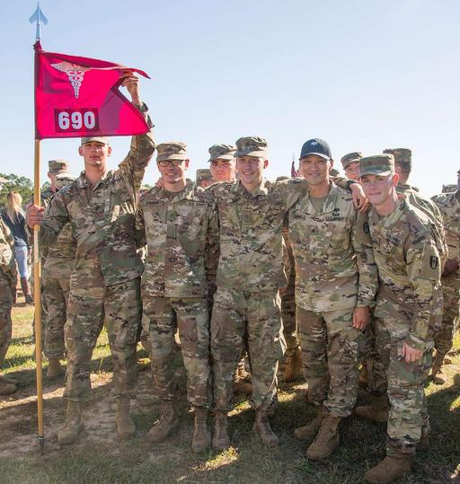 U.S. Army soldiers from the 690th medical company (Ground — PICRYL ...