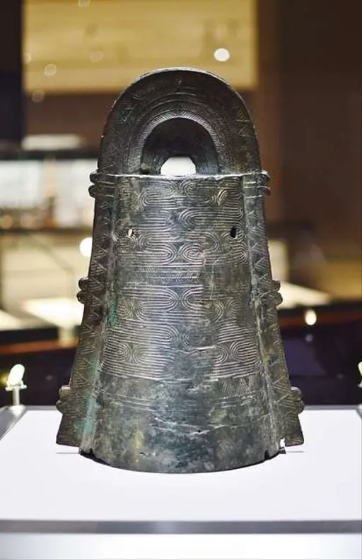 伝香川県出土 外縁付鈕2式銅鐸 — PICRYL - Public Domain Media Search