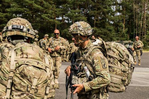 Soldiers assigned to the 143rd Airborne Infantry Regiment - PICRYL ...