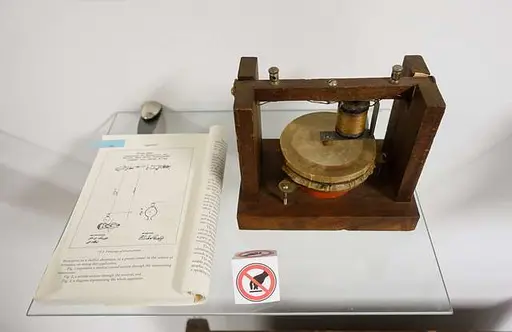 Alexander Graham Bell's big box telephone, 1876, one of… — PICRYL
