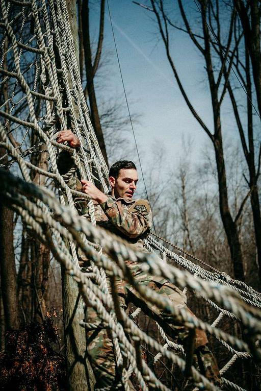 Soldier conquers obstacle course during Best Warrior… — NARA and DVIDS ...