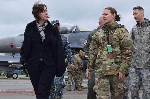 Frau Abigail Rupp, stellvertretende Missionschefin der… — NARA and ...