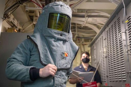Electrician's Mate (Nuclear) 3rd Class Jacob Timms, - PICRYL - Public ...