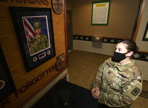 Staff Sgt. Cassandra Rodeheaver, a drill sergeant assigned — NARA and ...