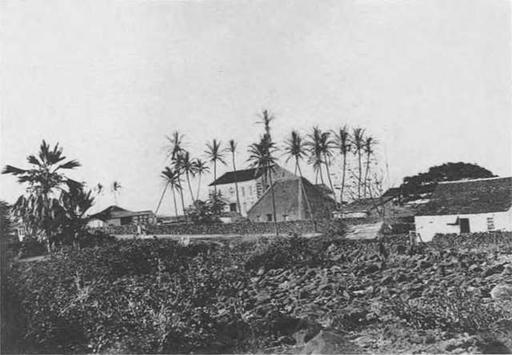 Hulihee Palace with Princess Ruth Keelikolani's grass house, ca. 1885 ...