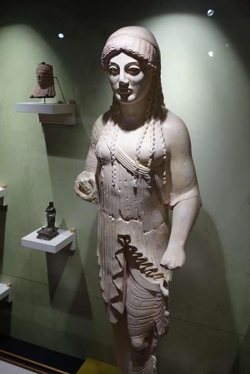 Euthydikos Kore, plaster case after original from the Acropolis, c. 4900 BC - Teece Museum of Classical Antiquities - Christchurch, NZ - DSC01895, euthydikos kore, kore, acropolis, athens, statue, marble, plaster cast, archaic, ancient greece