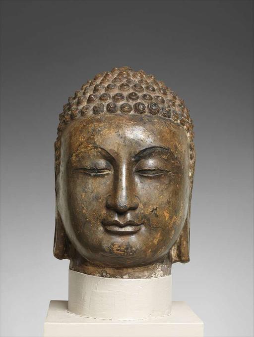 ニ*ク様 インド石佛　仏教美術作品　石彫　彫刻 北齊南響堂山石窟彩繪石雕佛頭像（石灰岩）|Head of a Buddha — PICRYL