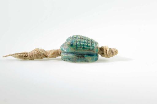 Siegel in Form eines Igels an Originalschnur, seal, hedgehog, string, artifact, ancient, animal