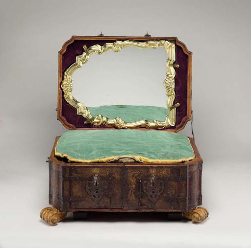 Toilet set in original leather case, Augsburg, Bavaria, jewel casket, jewelry box, mirror, gilt bronze, velvet, ornate, 17th century, decorative arts, antique, woodwork, metalwork