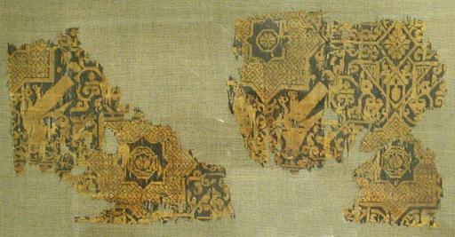Textil mit Sternen- und Vogelmuster, ursprünglich von einer Mütze