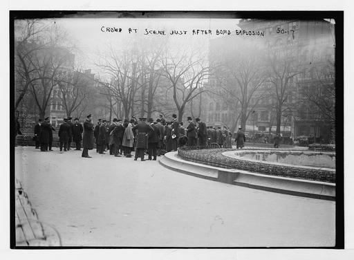 Police and crowd at scene after bomb explosion, Union Square, anarchist ...