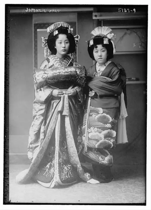 褌一丁姿の乃木希典. 1900s Japan, public domain image. — PICRYL